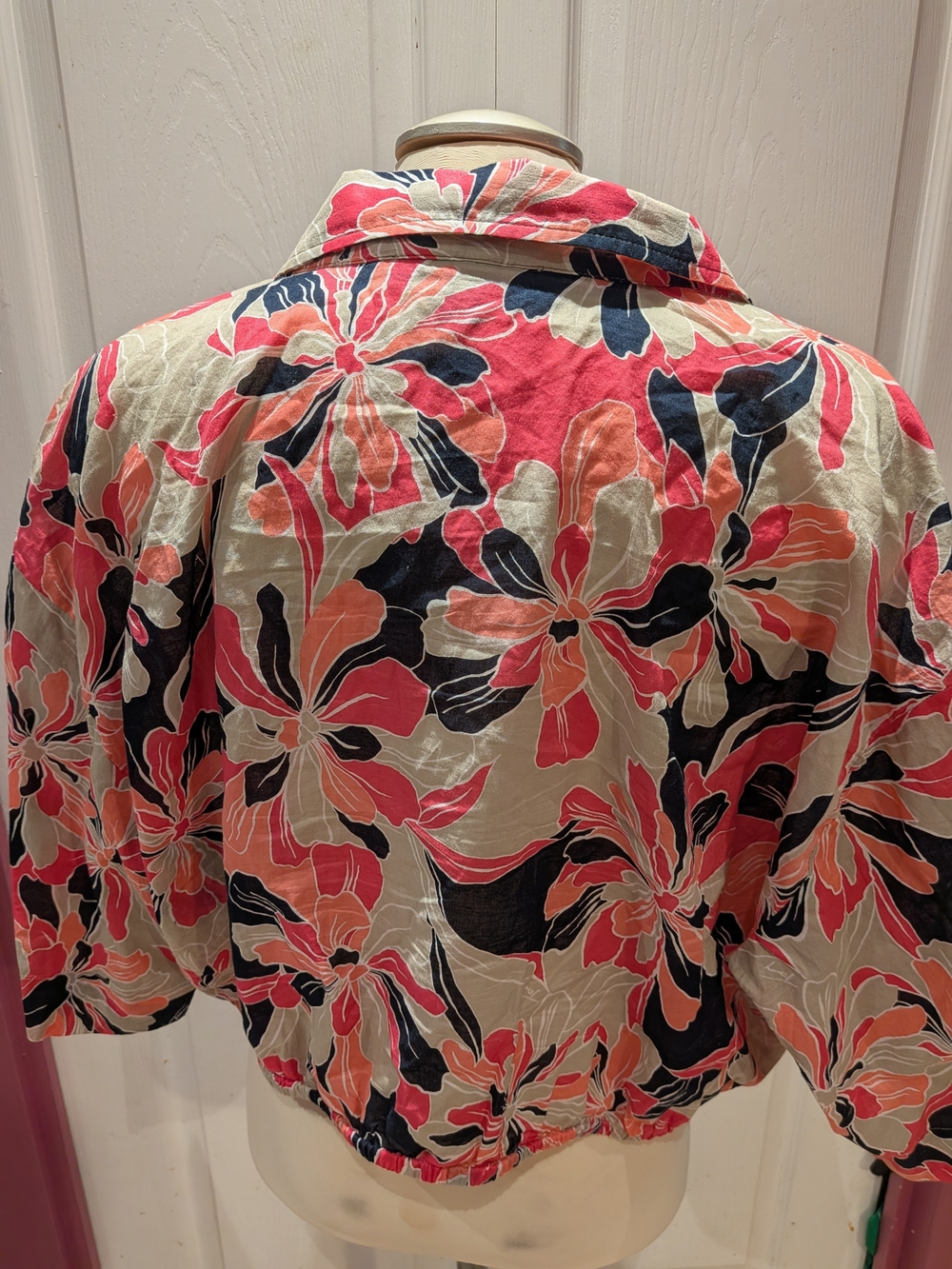 3 For $25 Tommy Hilfiger Coral Pink and Navy Floral Twist-Front Blouse Crop Top. - Picture 3 of 6